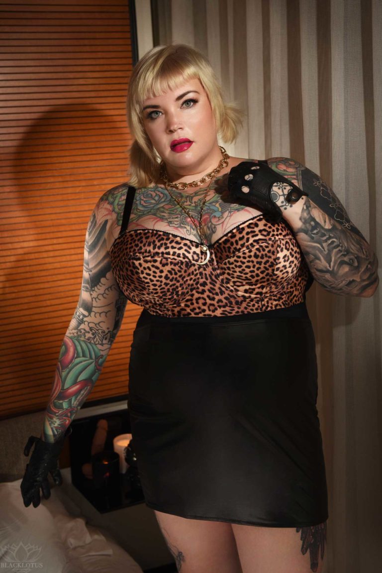 Chicago Strap-on BBW Escort | Chicago BBW Tattooed Escort | About